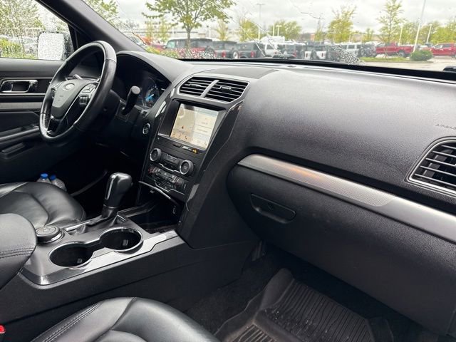 Certified 2019 Ford Explorer XLT w/ Equipment Group 202A AWD/4WD image 9