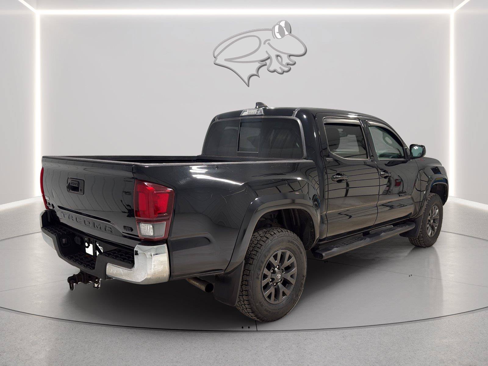Used 2020 Toyota Tacoma SR5 AWD/4WD image 6