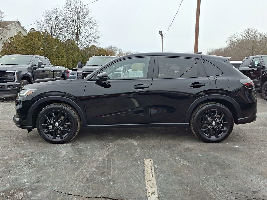 Used 2025 Honda HR-V Sport image 2