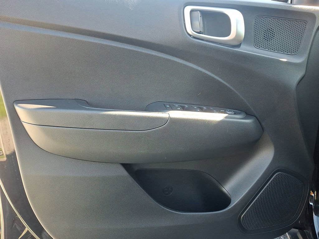 Used 2026 Hyundai Venue SE FWD image 12