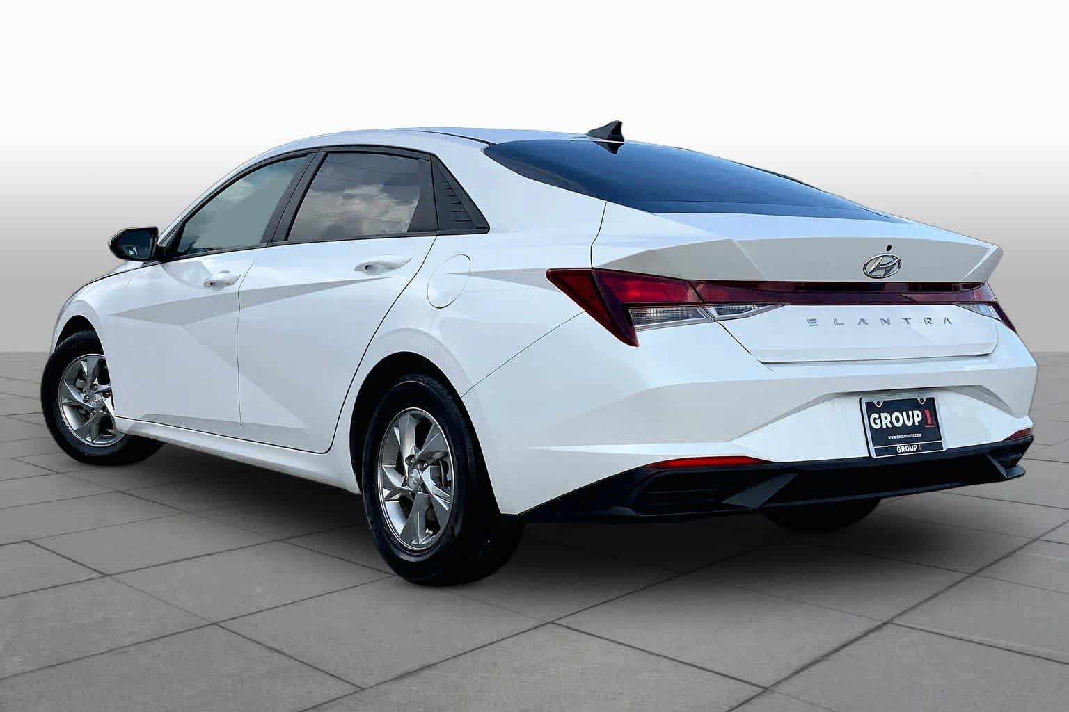 Used 2021 Hyundai Elantra SE FWD image 12