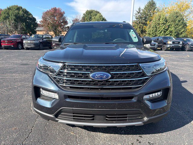 Certified 2022 Ford Explorer XLT w/ Equipment Group 202A AWD/4WD image 3