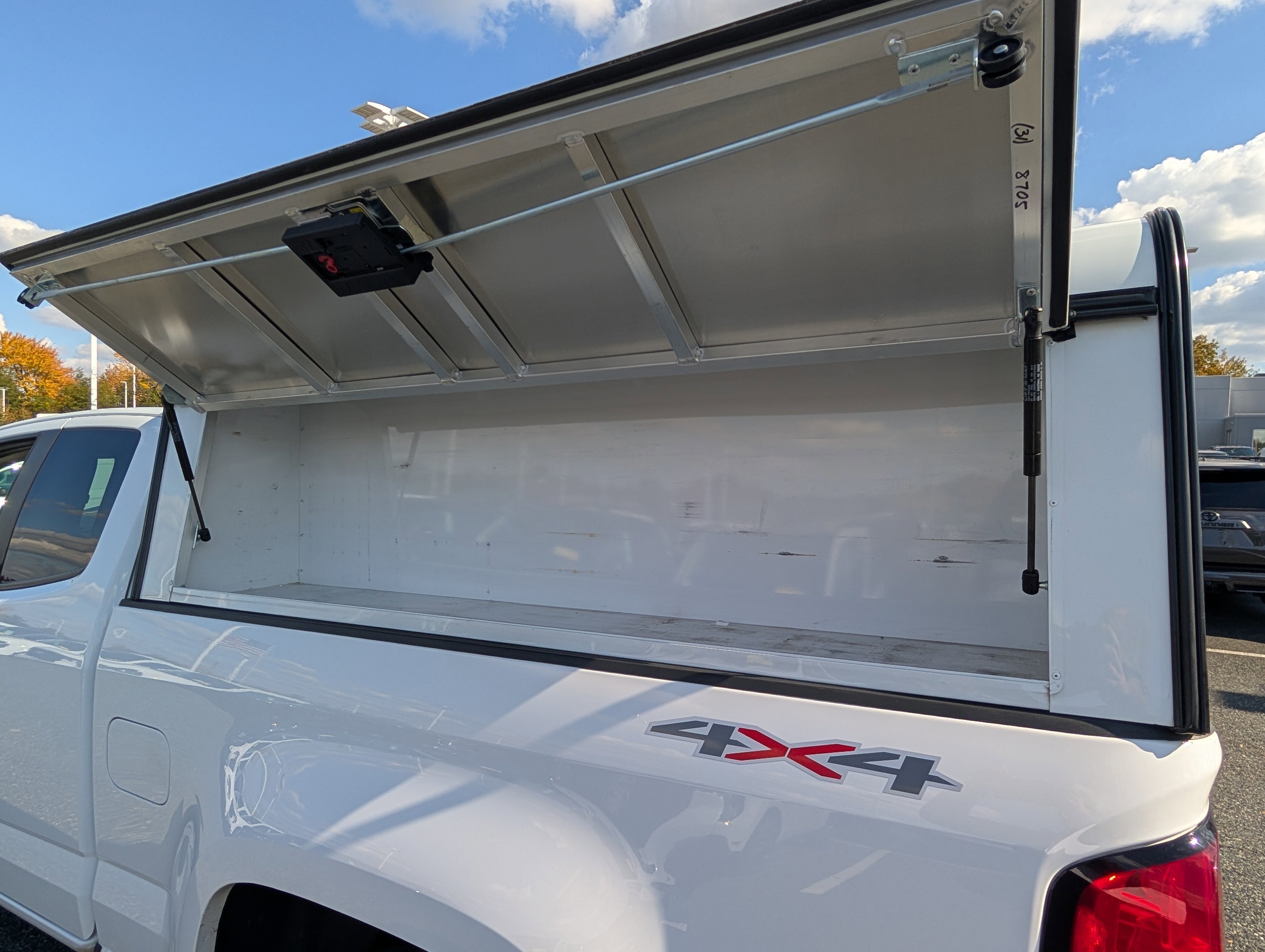 Used 2022 Chevrolet Colorado LT w/ Safety Package image 15