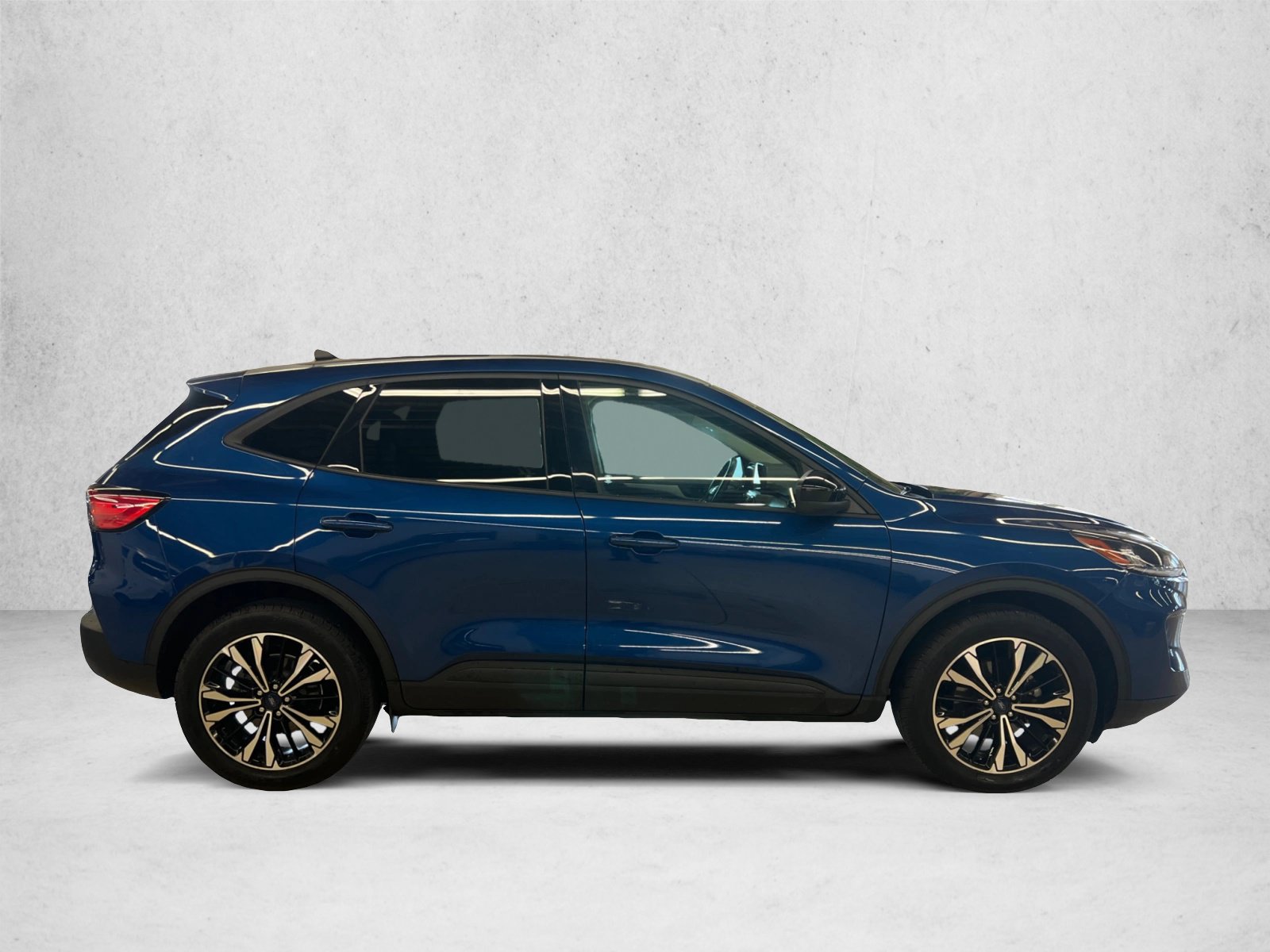 Certified 2022 Ford Escape SE w/ SE Sport Appearance Package AWD/4WD image 4