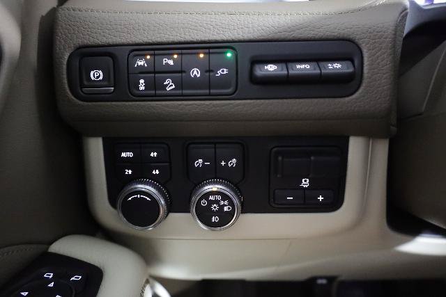 Used 2021 GMC Yukon XL Denali w/ Denali Premium Package AWD/4WD image 32