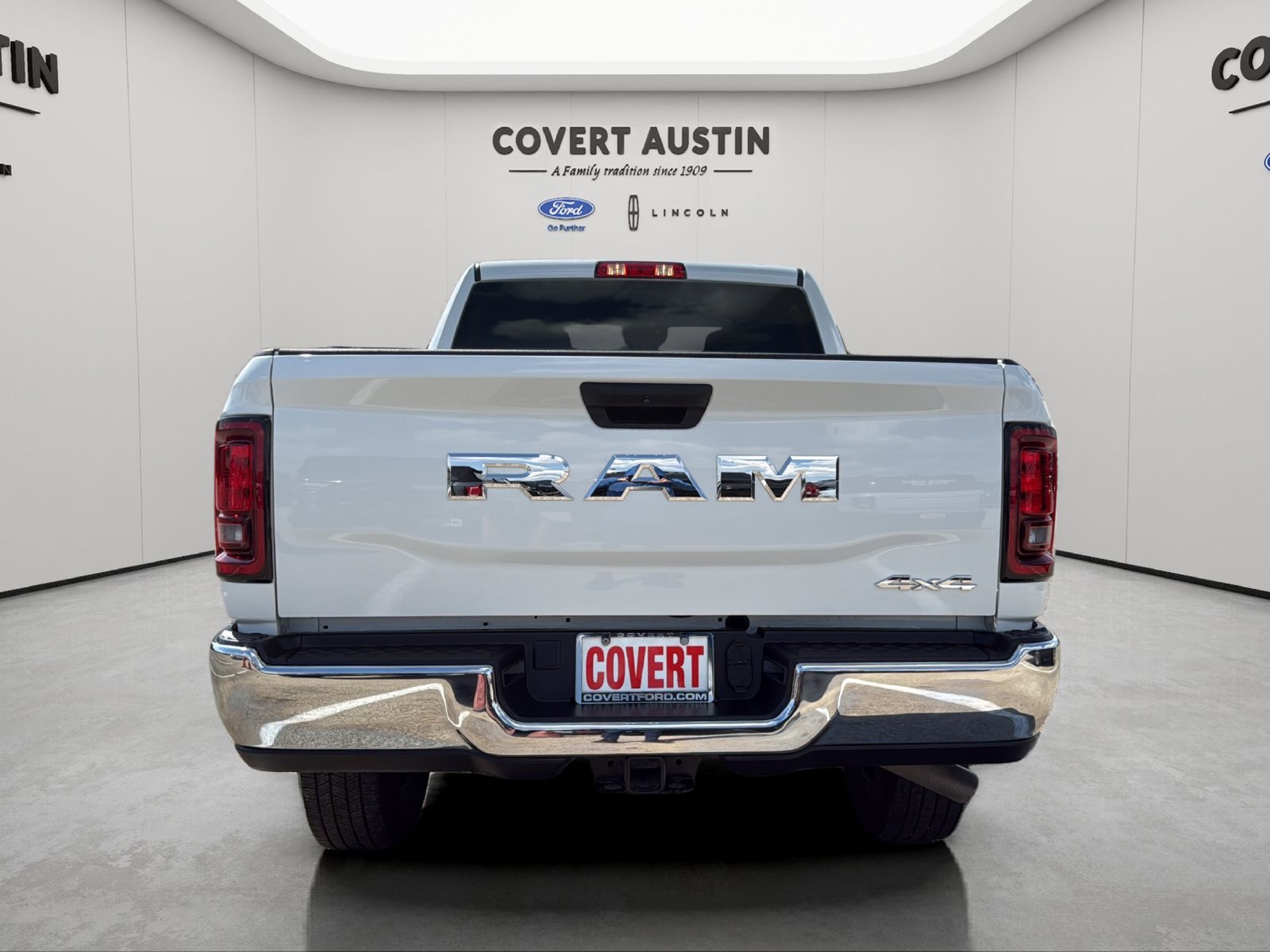 Used 2026 RAM 2500 Tradesman w/ Chrome Appearance Group AWD/4WD image 4