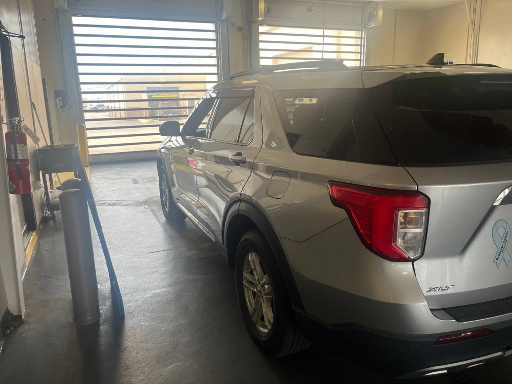Certified 2021 Ford Explorer XLT w/ Equipment Group 202A AWD/4WD image 9