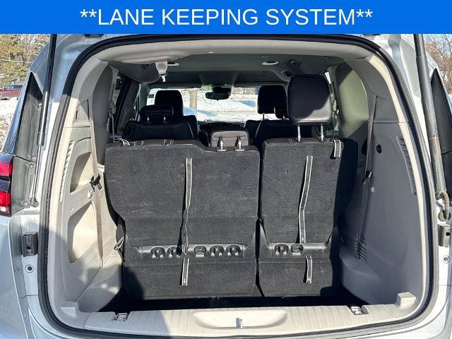 Used 2024 Chrysler Pacifica Touring-L FWD image 7