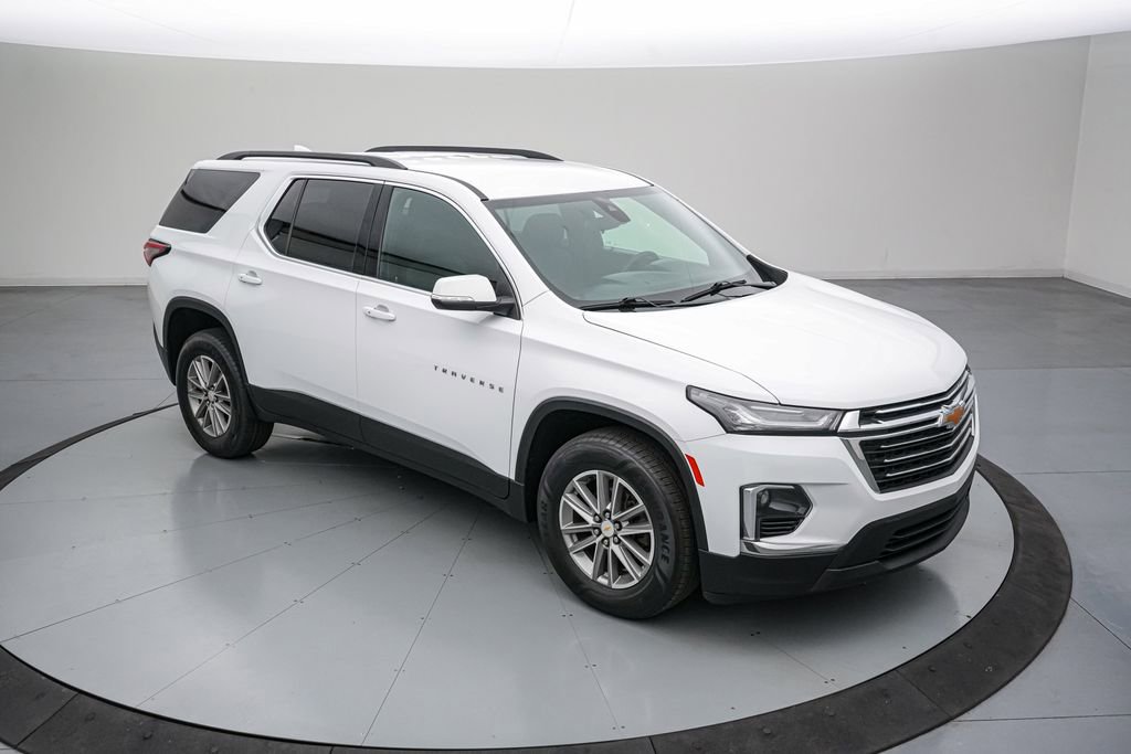 Used 2023 Chevrolet Traverse LT image 2
