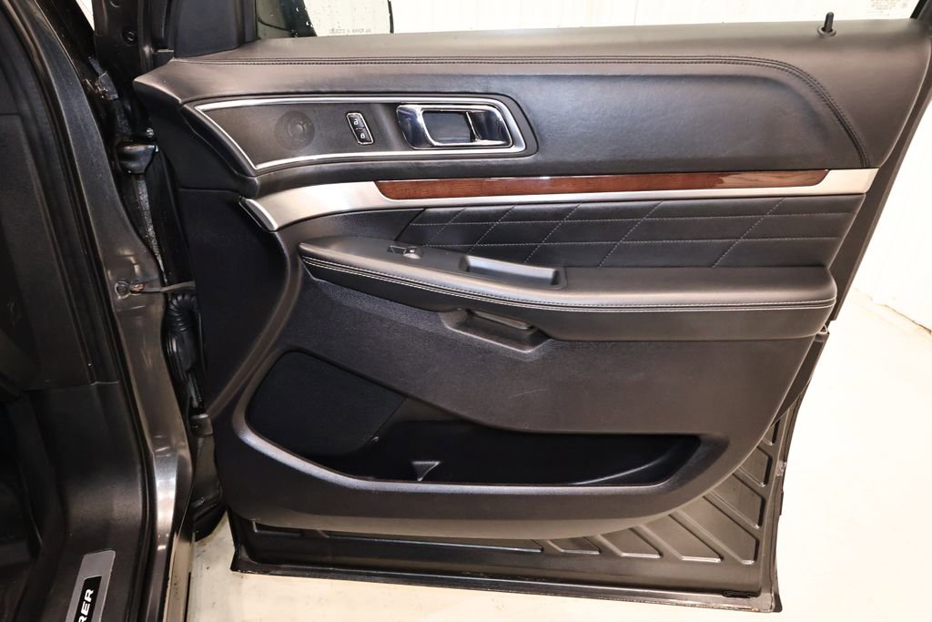 Certified 2018 Ford Explorer Platinum AWD/4WD image 25