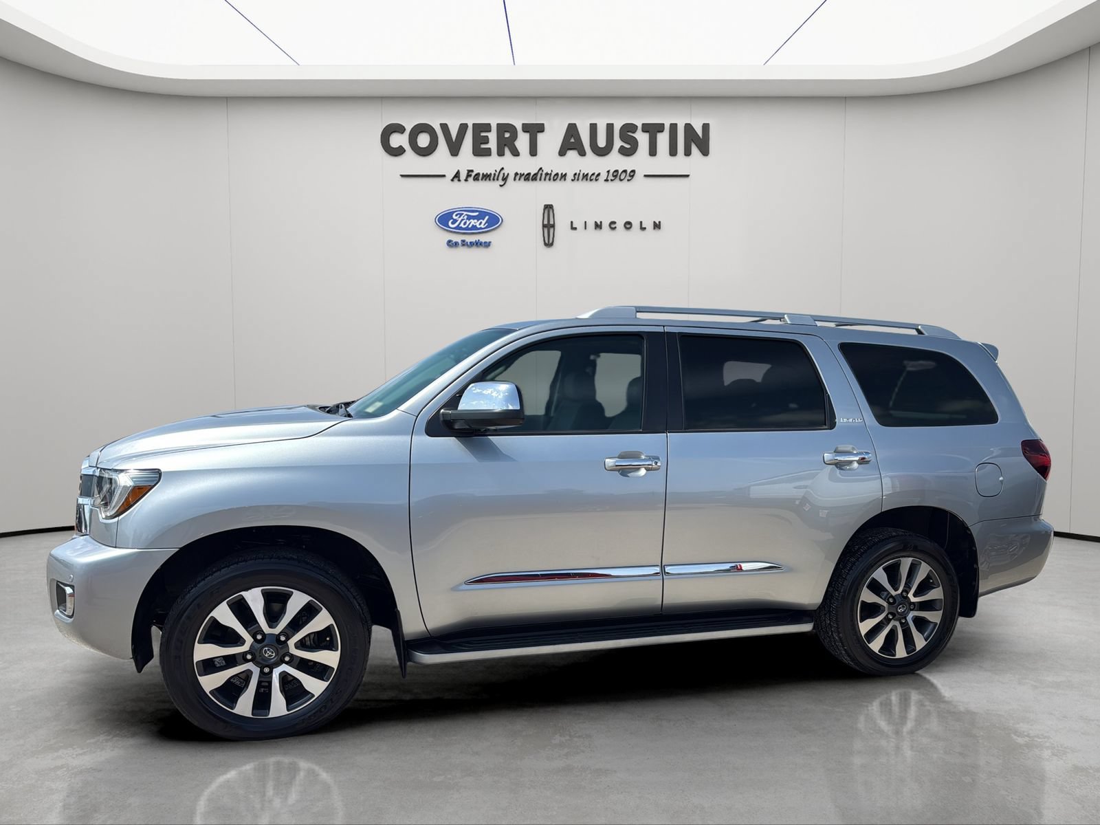 Used 2021 Toyota Sequoia Limited w/ Safety & Convenience Package AWD/4WD image 3