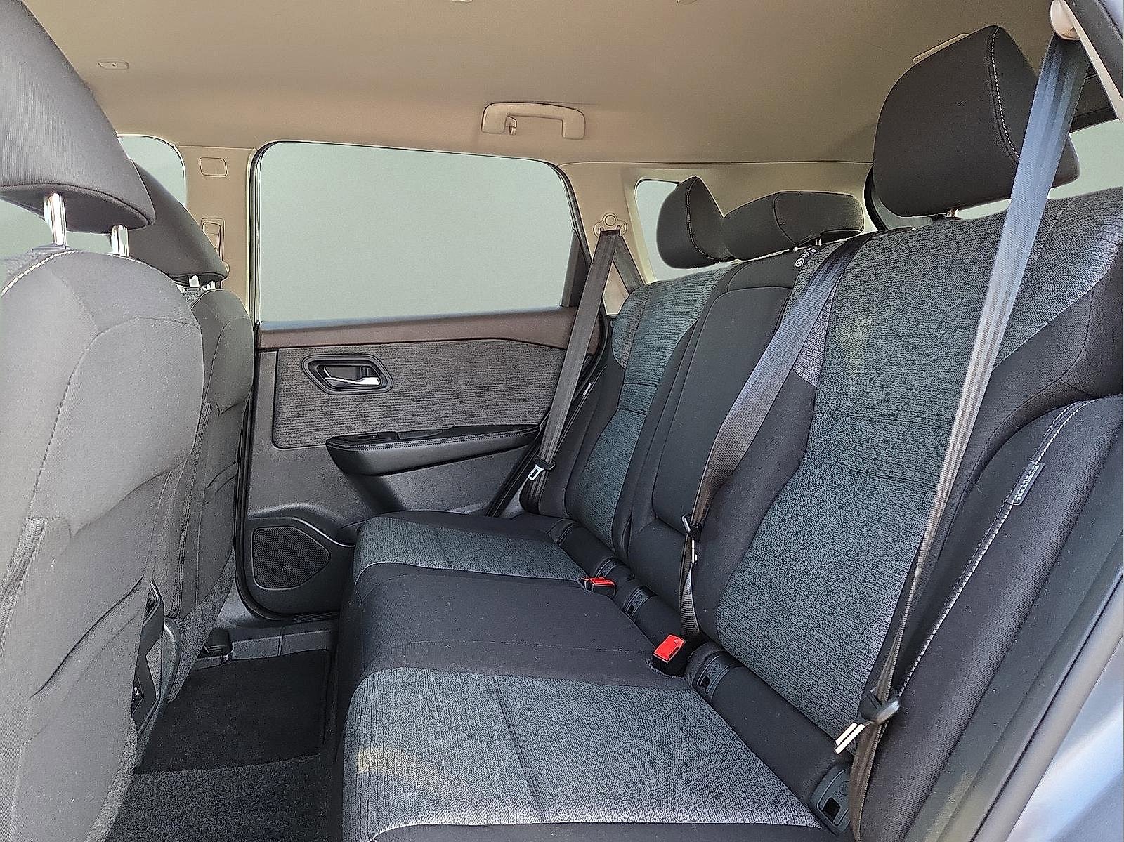 Used 2022 Nissan Rogue SV image 10