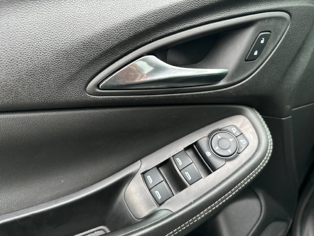 Used 2024 Buick Encore GX Sport Touring AWD/4WD image 10