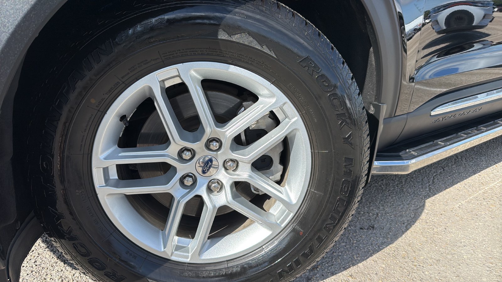 Certified 2025 Ford Explorer Active w/ Active Comfort Package RWD image 29