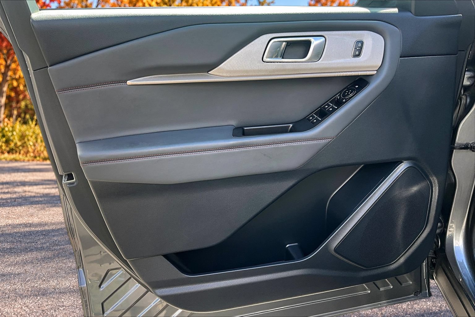 Certified 2025 Ford Explorer Active RWD image 21