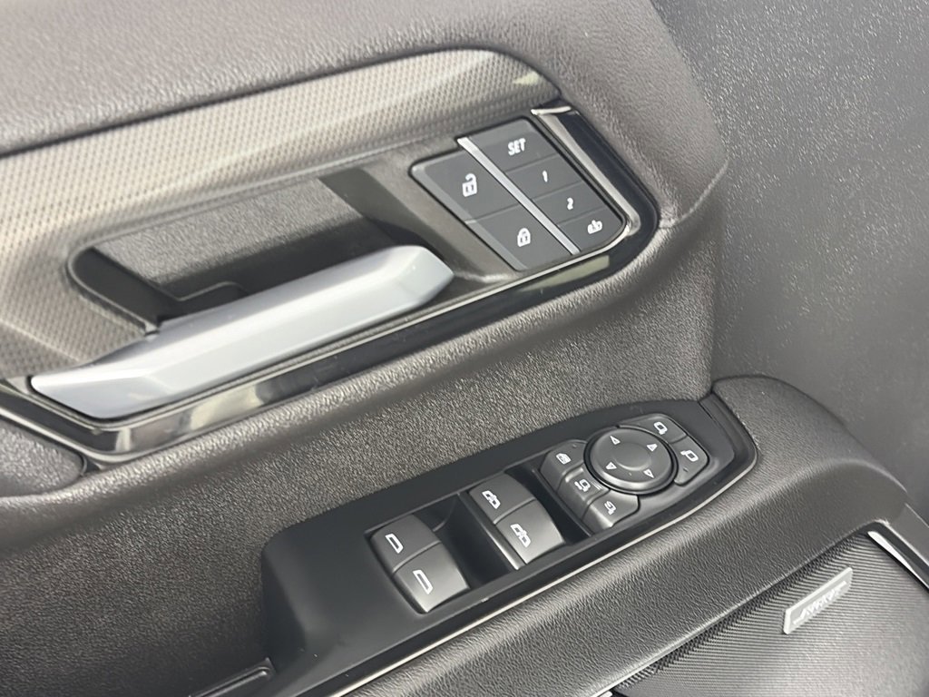 Used 2024 GMC Sierra 3500 AT4 w/ Technology Package image 25