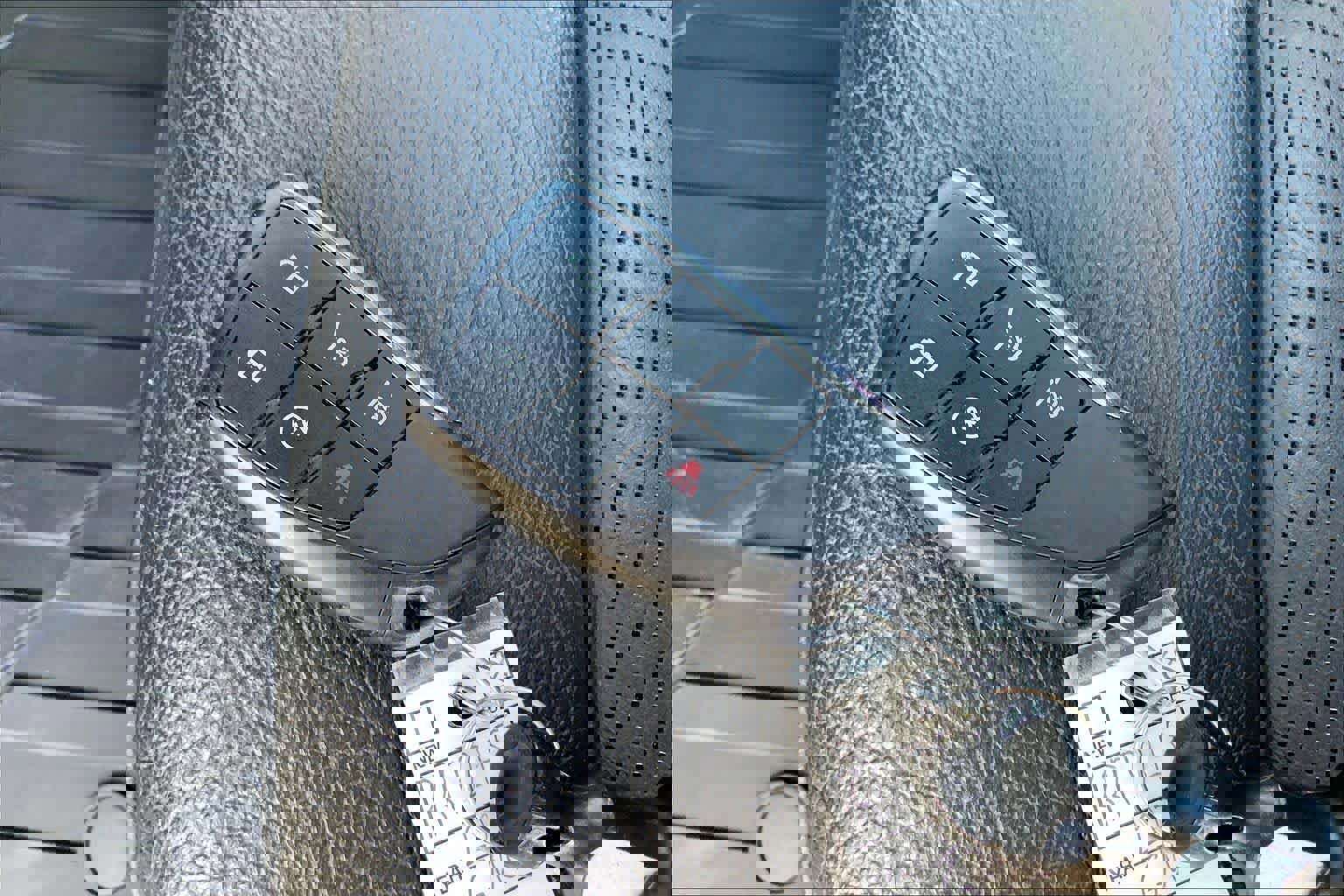 Used 2024 GMC Yukon Denali image 15