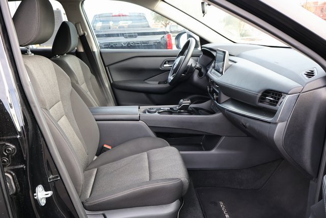 Used 2024 Nissan Rogue SV image 18