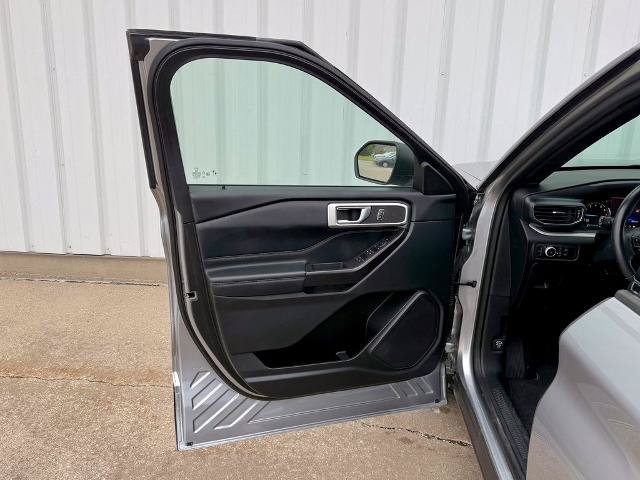 Certified 2020 Ford Explorer XLT w/ Equipment Group 202A AWD/4WD image 15