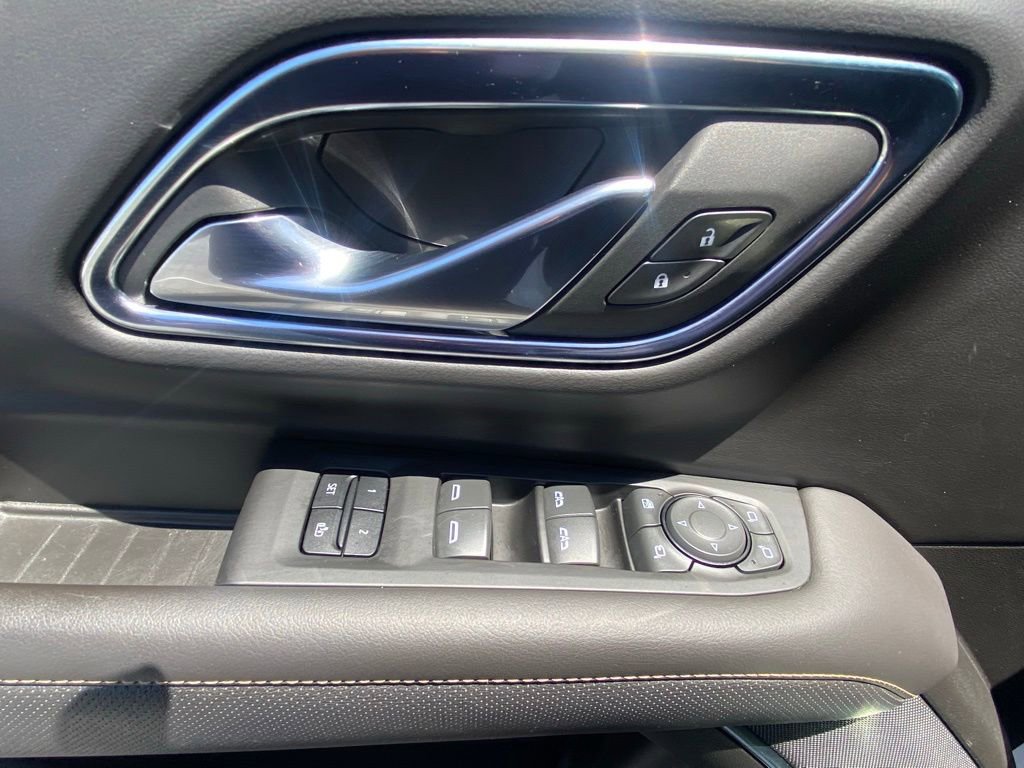 Used 2023 GMC Yukon AT4 w/ Technology Package AWD/4WD image 10