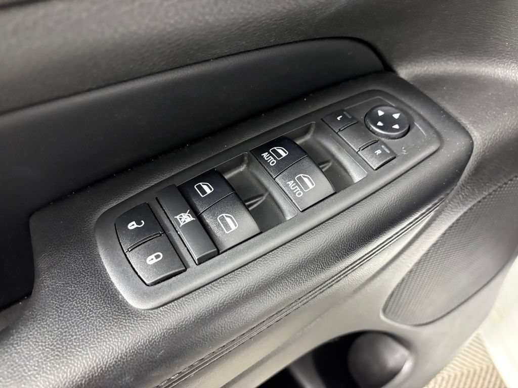 Used 2018 Jeep Grand Cherokee Altitude AWD/4WD image 13