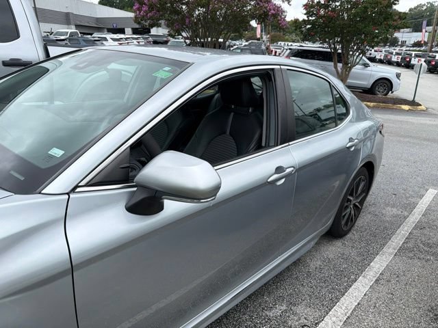 Used 2023 Toyota Camry SE FWD image 5