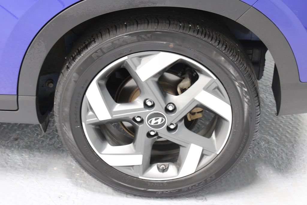 Used 2024 Hyundai Venue SEL FWD image 13