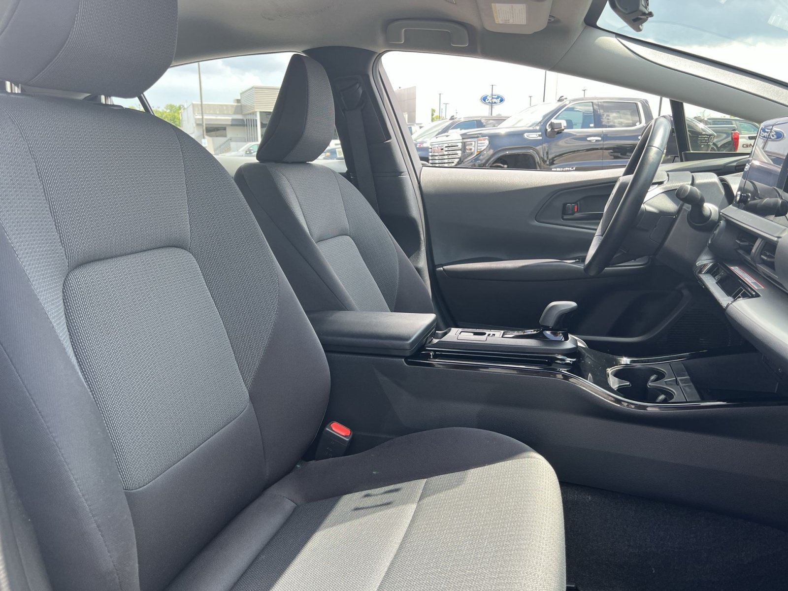 Used 2025 Toyota Prius LE AWD/4WD image 25