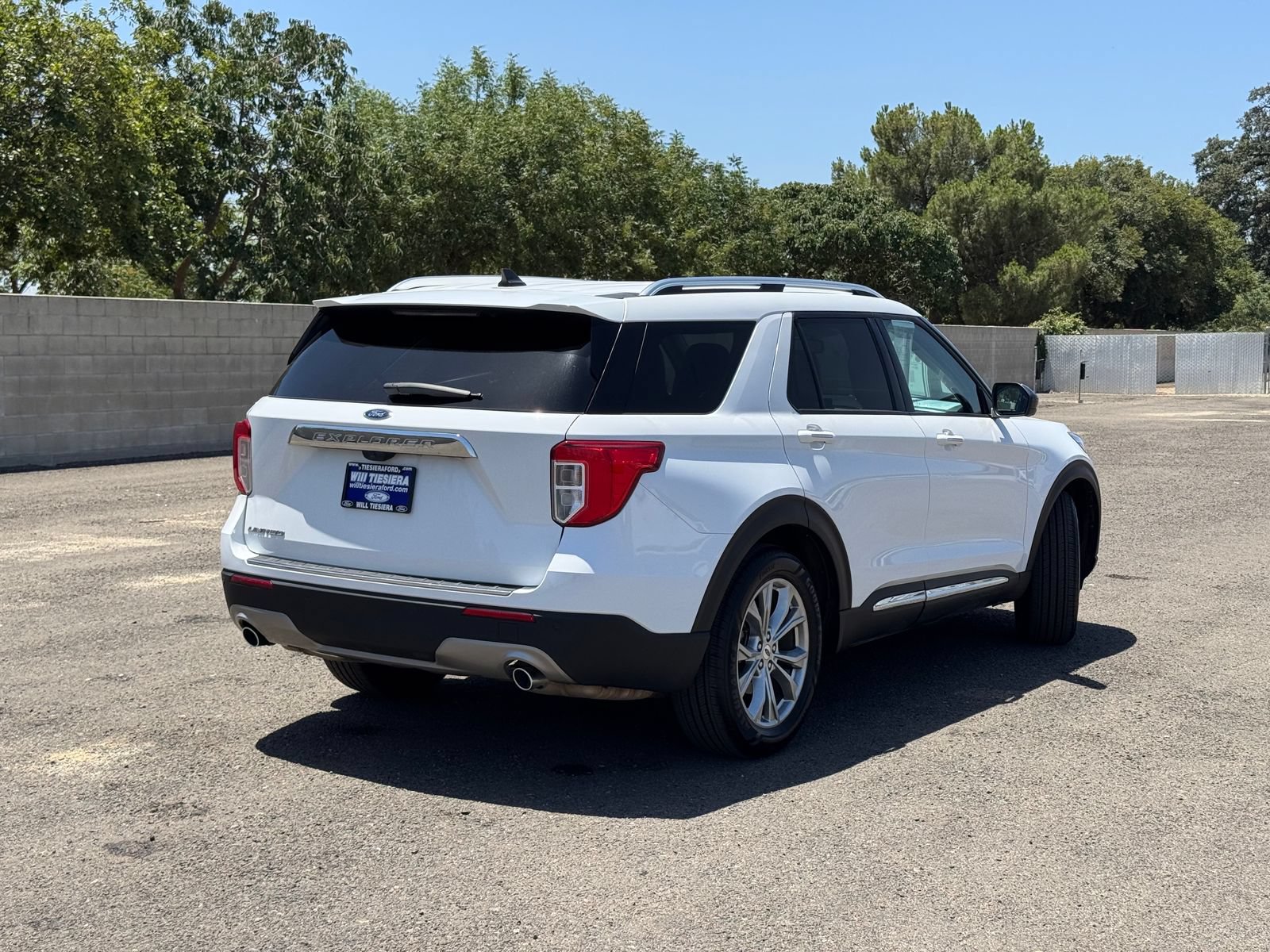 Certified 2023 Ford Explorer Limited RWD image 4