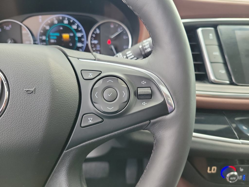 Used 2018 Buick Enclave Avenir w/ Avenir Technology Package AWD/4WD image 25