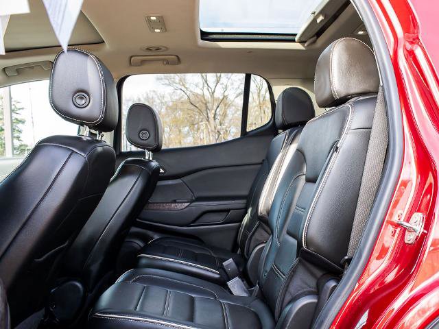 Used 2022 GMC Acadia Denali w/ Denali Ultimate Package image 16