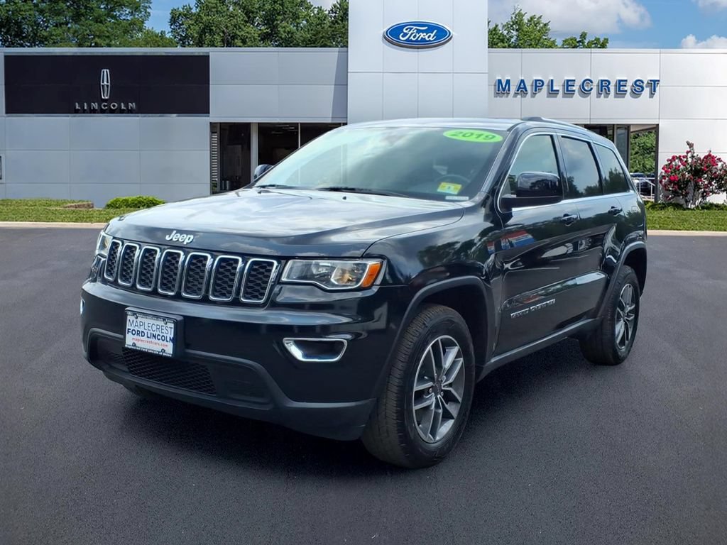 Used 2019 Jeep Grand Cherokee Laredo w/ Laredo X Package AWD/4WD image 2