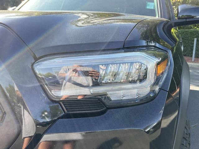 Used 2021 Toyota Tacoma TRD Off-Road w/ TRD Premium Off Road Package AWD/4WD image 10