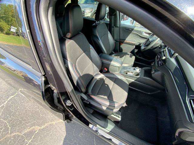 Certified 2025 Ford Escape ST-Line Select AWD/4WD image 23