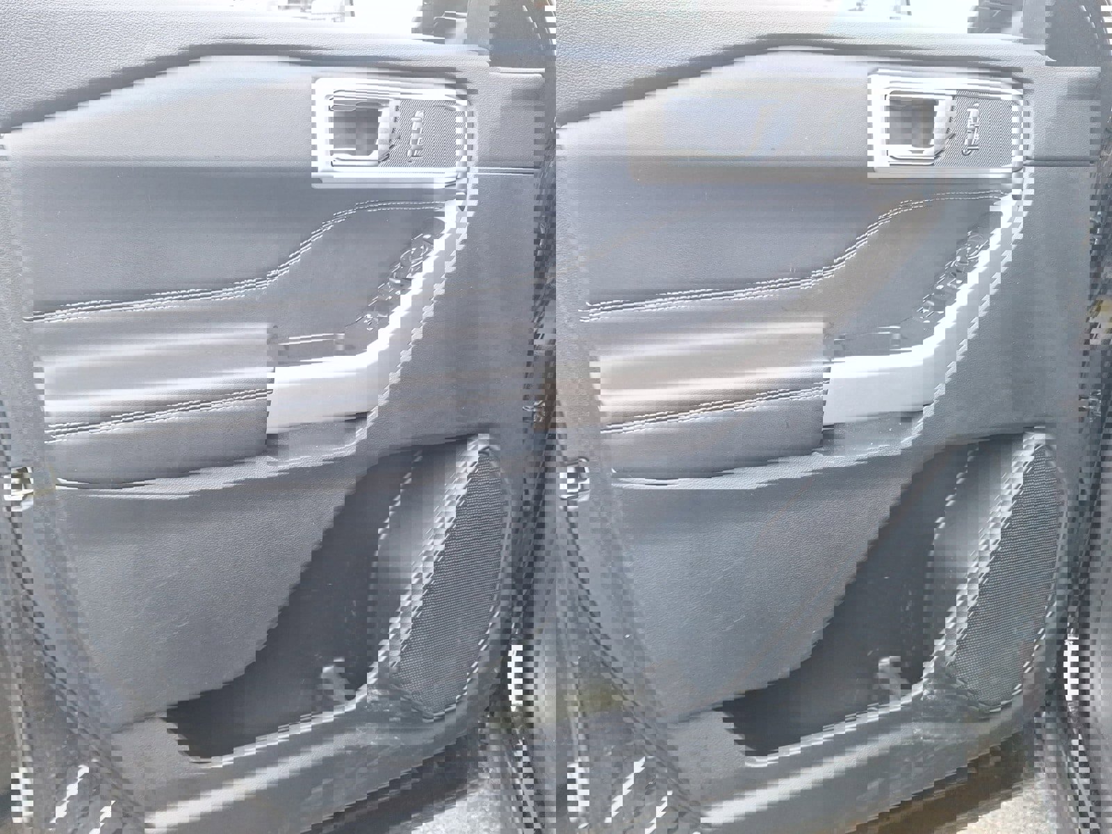 Certified 2022 Ford Explorer XLT w/ Equipment Group 202A image 8