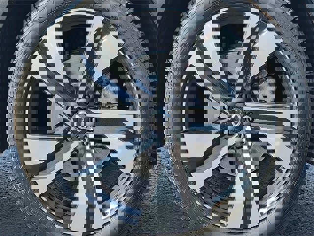 Used 2023 Volvo XC40 B5 Ultimate w/ Protection Package Premier image 17