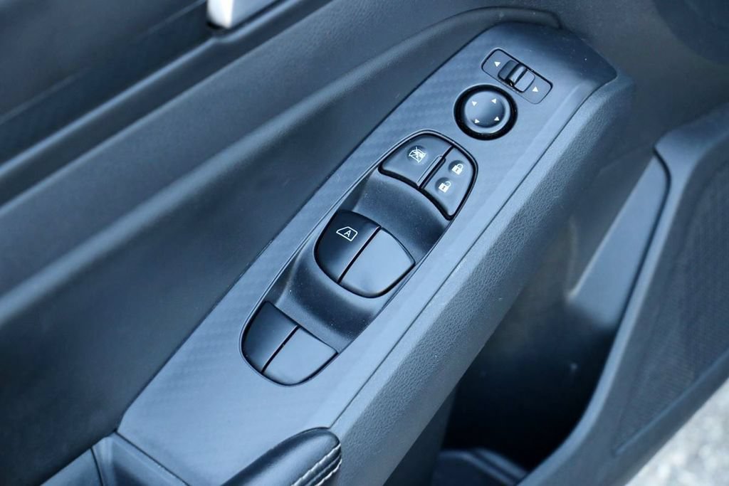 Used 2025 Nissan Altima 2.5 SV FWD image 15