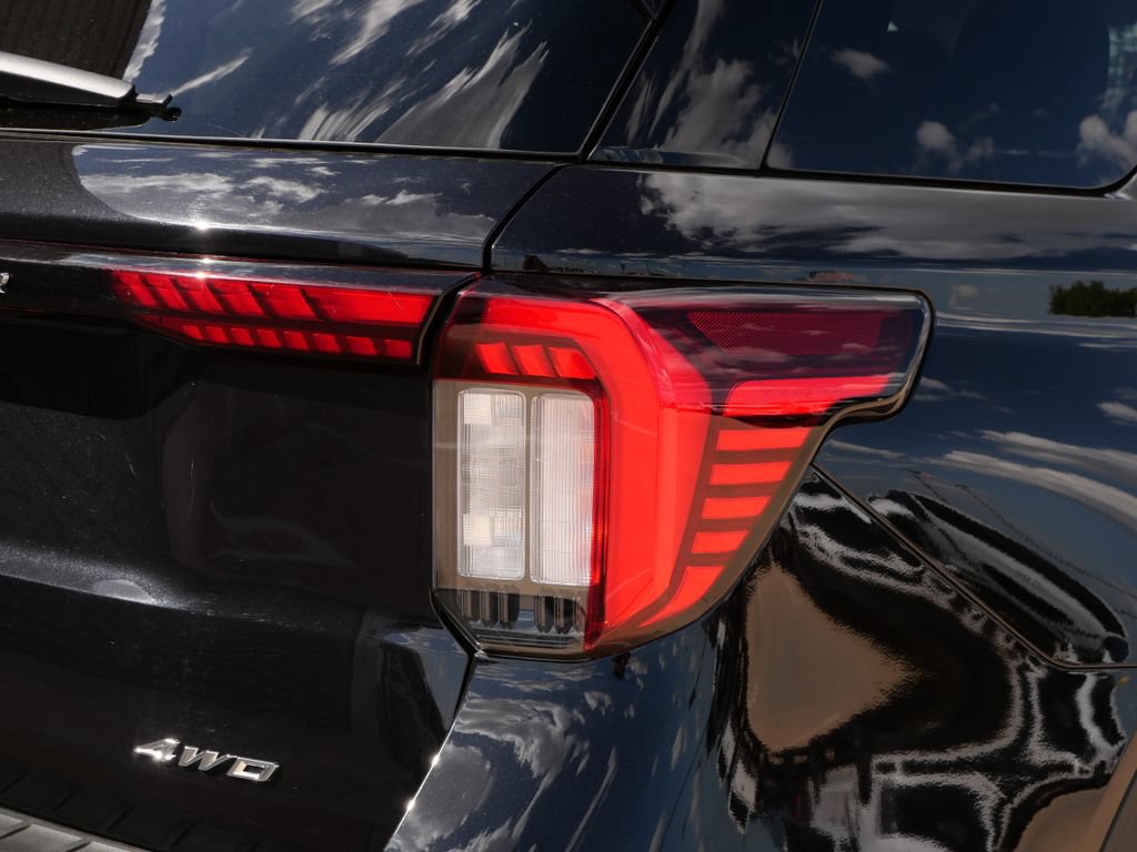 Certified 2025 Ford Explorer Active w/ Active Comfort Package AWD/4WD image 9