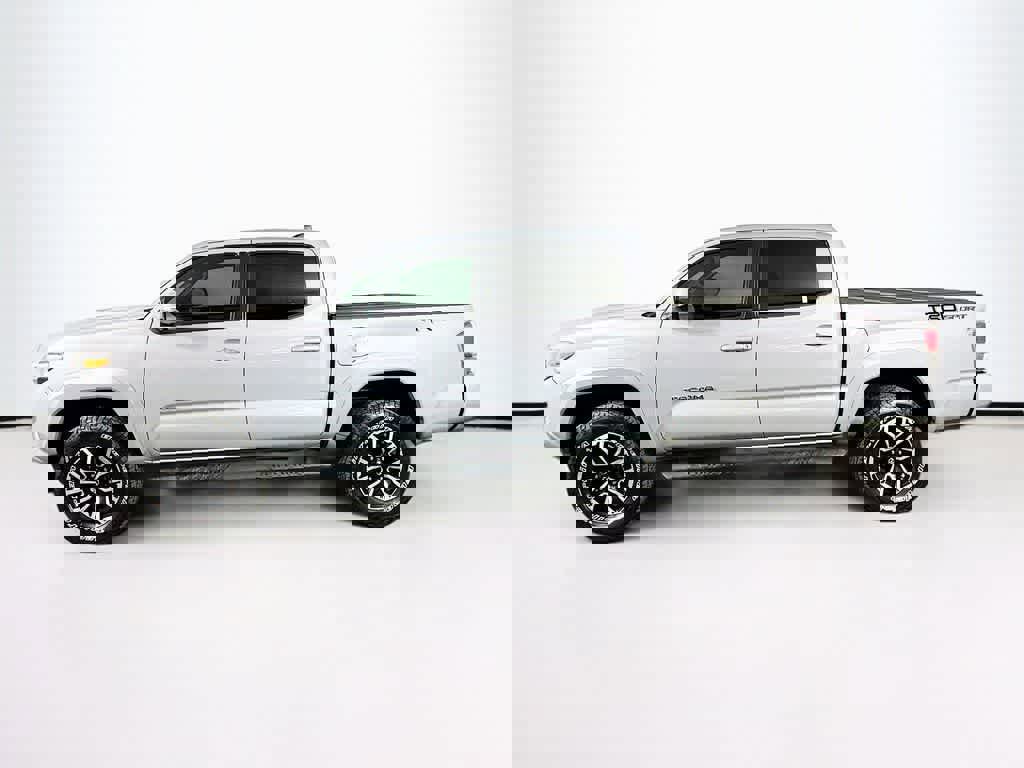 Used 2021 Toyota Tacoma TRD Sport image 2