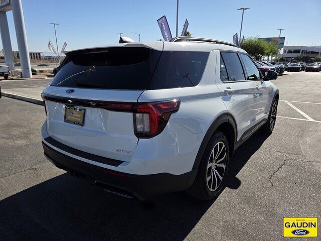 Certified 2025 Ford Explorer ST-Line AWD/4WD image 7