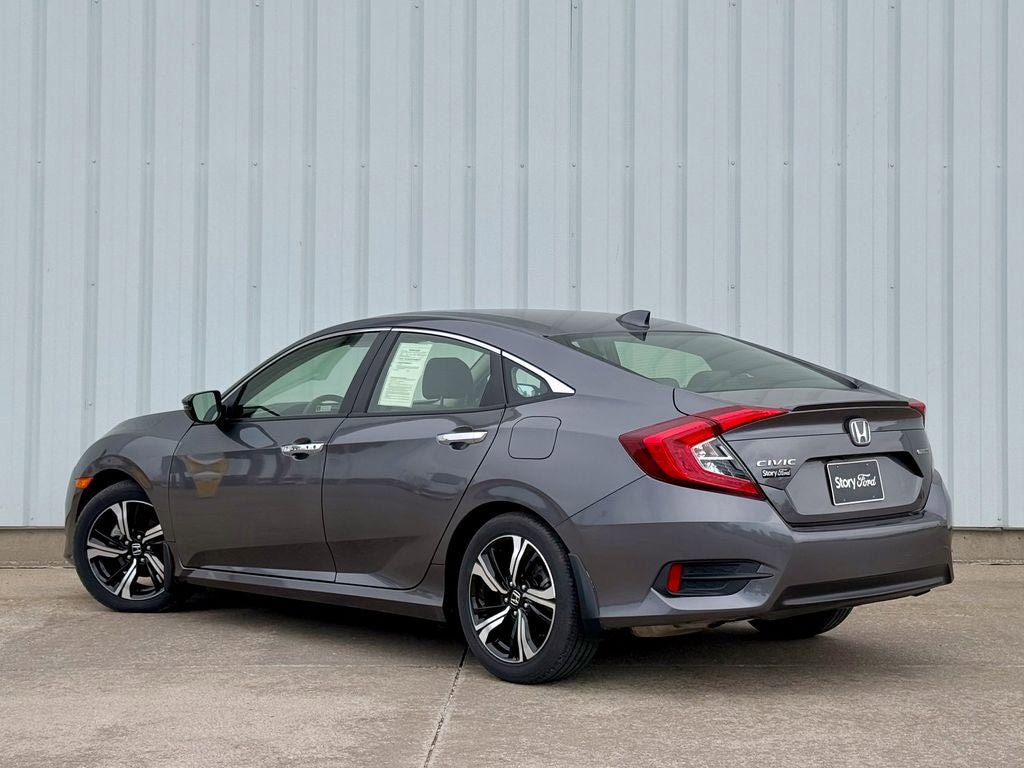 Used 2018 Honda Civic Touring image 4