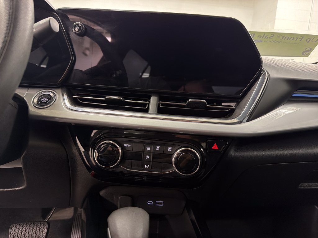 Used 2025 Chevrolet Trax LT FWD image 22