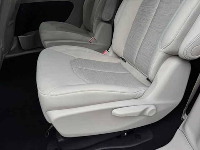 Used 2019 Chrysler Pacifica Touring Plus FWD image 12