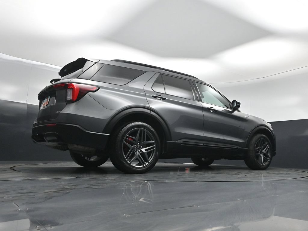 Certified 2025 Ford Explorer ST-Line w/ ST-Line Street Pack AWD/4WD image 46