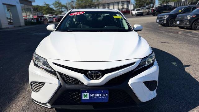 Used 2019 Toyota Camry SE w/ Carpet Mat Package FWD image 11