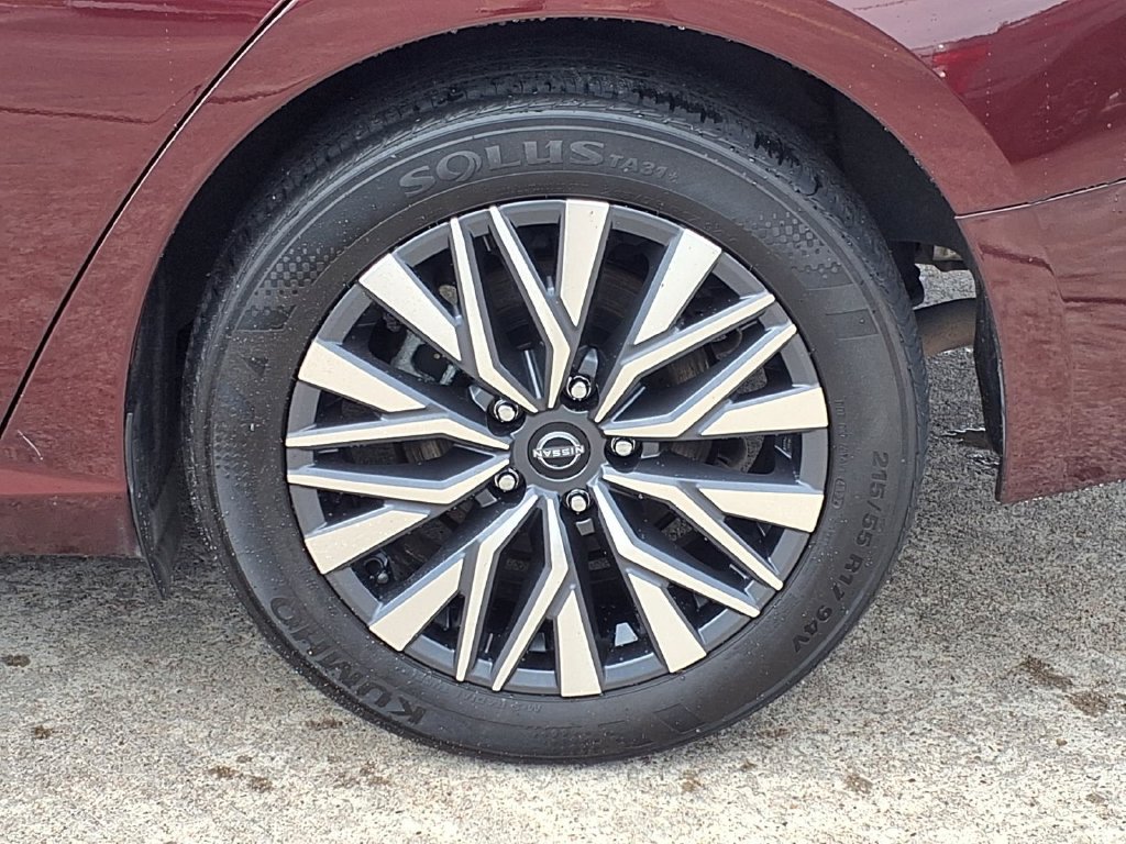 Used 2025 Nissan Altima 2.5 SV FWD image 31