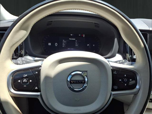 Used 2023 Volvo XC60 B5 Core FWD image 25