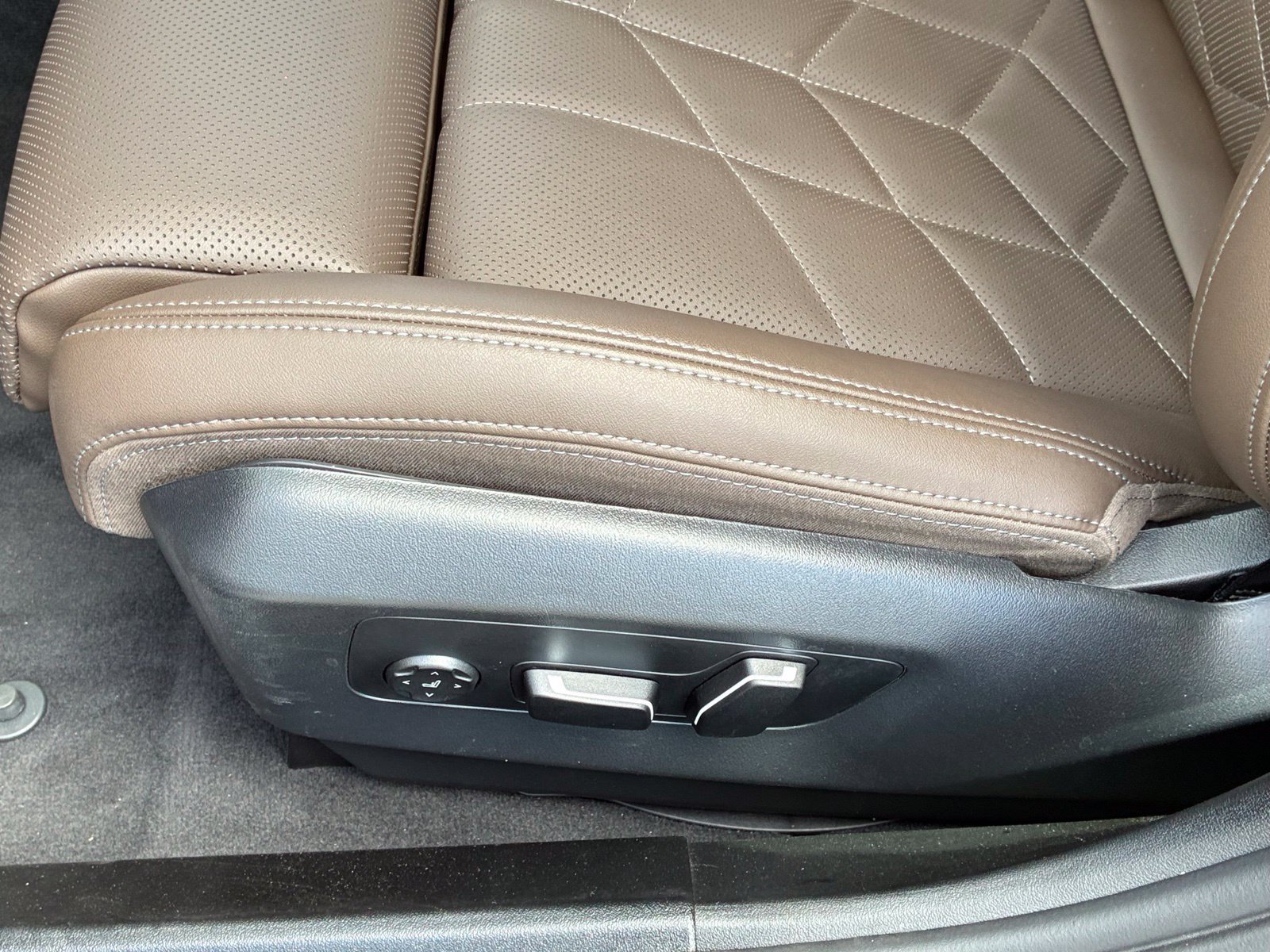 Used 2026 BMW 540i xDrive AWD/4WD image 16