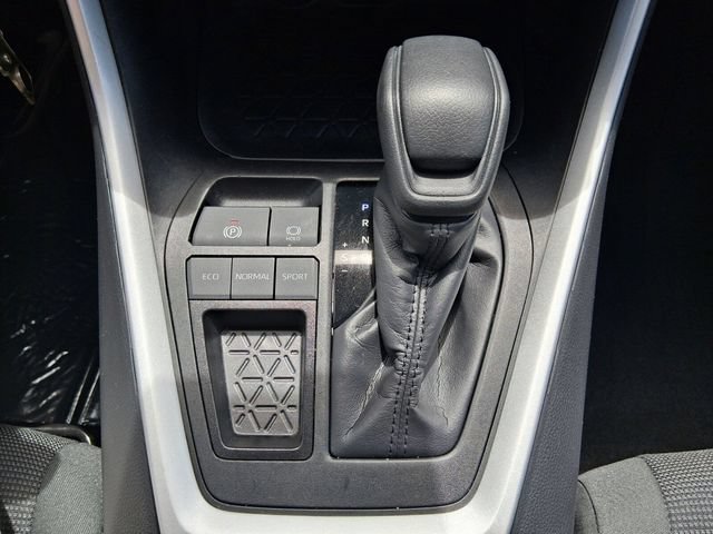 Used 2024 Toyota RAV4 LE FWD image 25