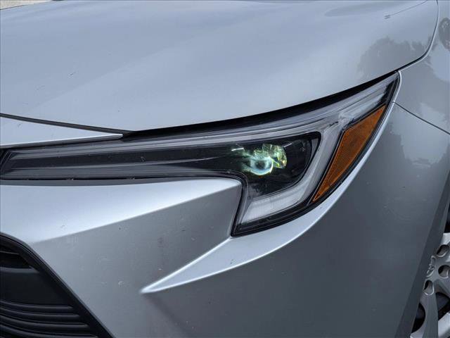 Used 2023 Toyota Corolla LE FWD image 2